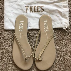 TKEES Glosses thong sandal NWT